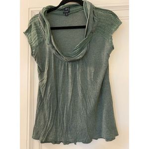 Pre loved 1.9 brand green shirt. Size small